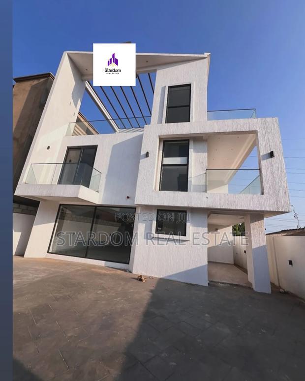 4bdrm Duplex in Adjiriganor for sale · Photo 1