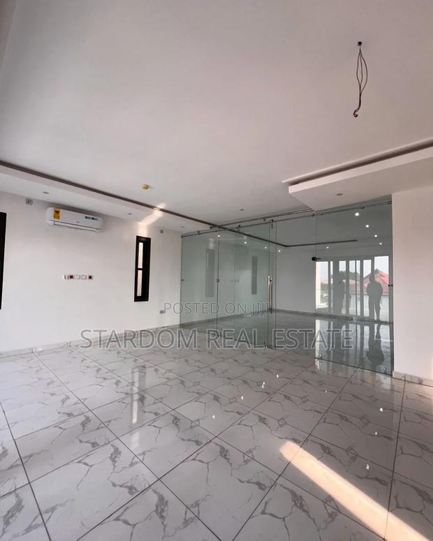 4bdrm Duplex in Adjiriganor for sale · Photo 5