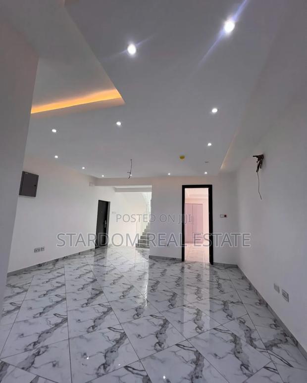 4bdrm Duplex in Adjiriganor for sale · Photo 6