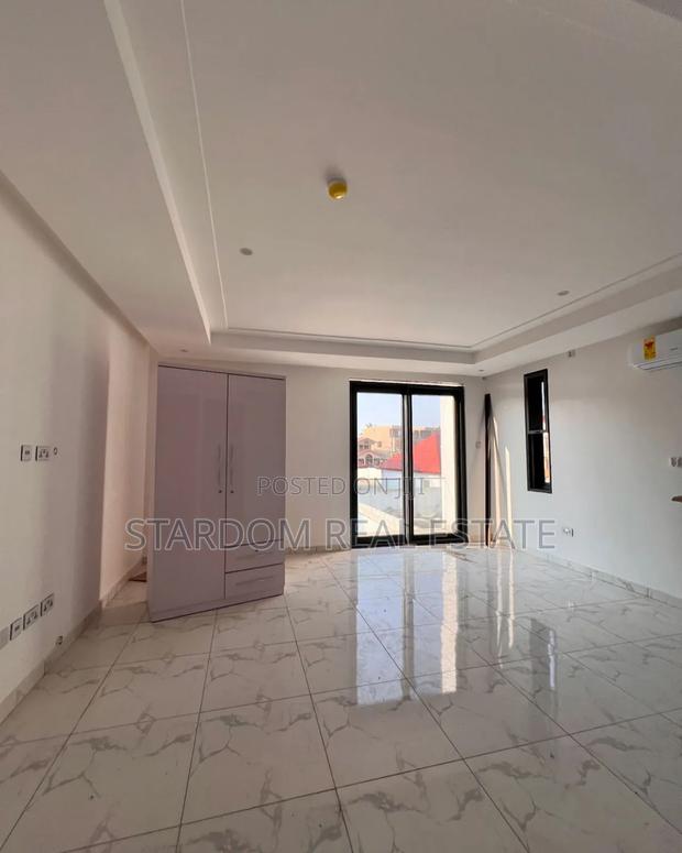 4bdrm Duplex in Adjiriganor for sale · Photo 7