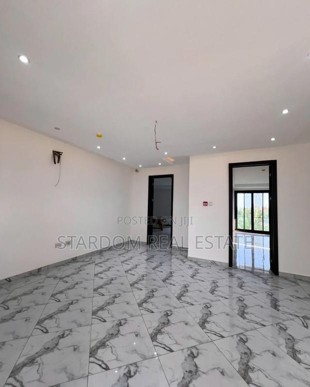 4bdrm Duplex in Adjiriganor for sale · Photo 8