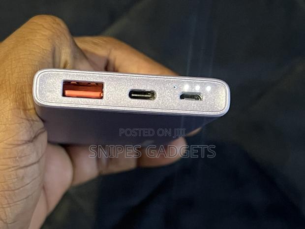 VERBATIM Wireless Slim Power Bank (10,000mah) · Photo 3