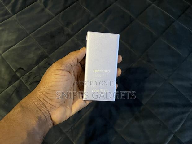 VERBATIM Wireless Slim Power Bank (10,000mah) · Photo 5