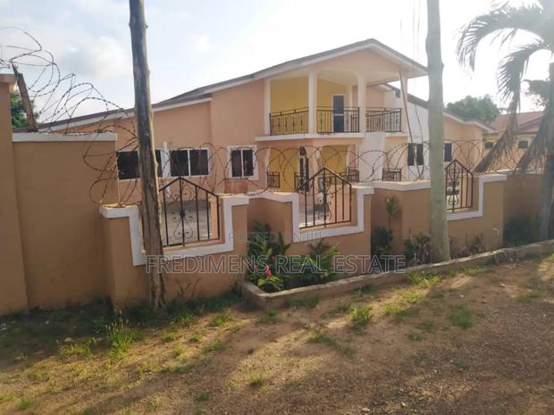 8bdrm House in Fredimens Real, Kumasi Metropolitan for sale · Photo 1