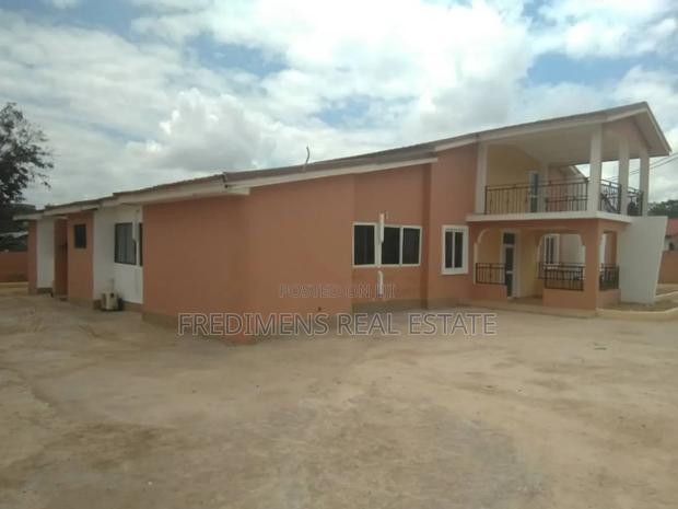 8bdrm House in Fredimens Real, Kumasi Metropolitan for sale · Photo 3