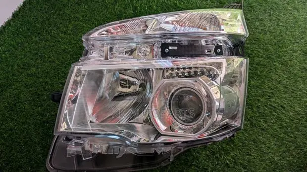 Toyota Voxy 2011,2012,2013 Headlight · Photo 1