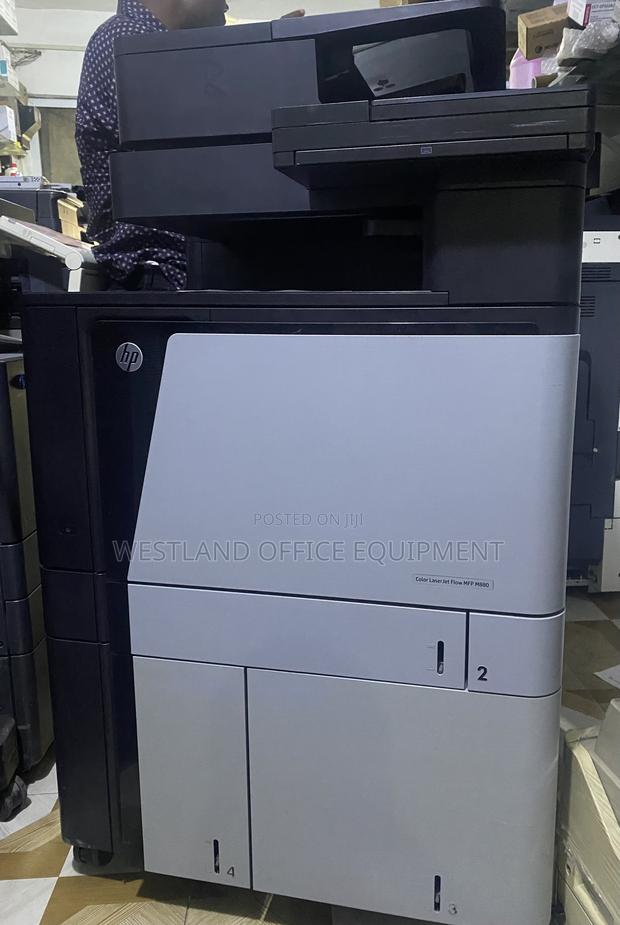 HP Color Laserjet Enterprise Flow M880 · Photo 1
