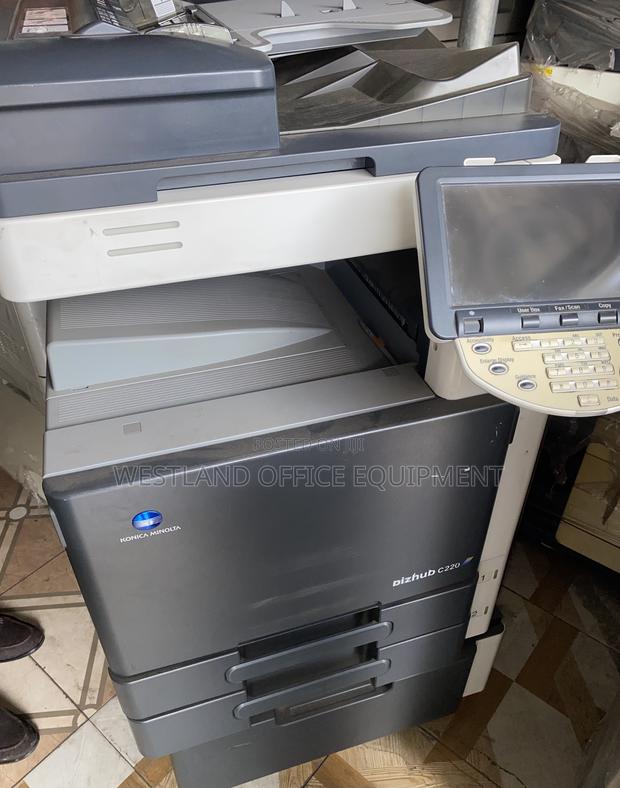 Konica Minolta Bizhub C220 · Photo 2