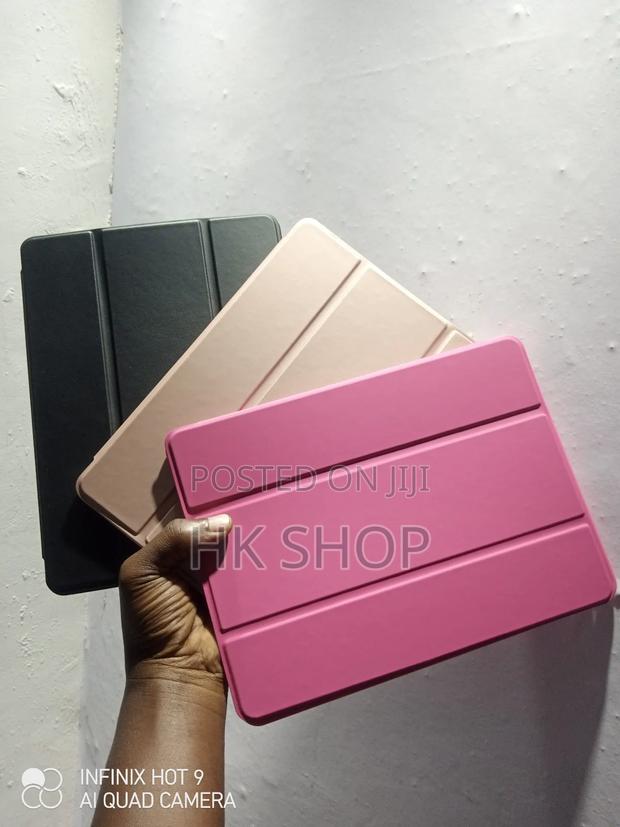 Apple iPad 10.2 9th Generation Beautiful Case With Pen Space · Photo 1