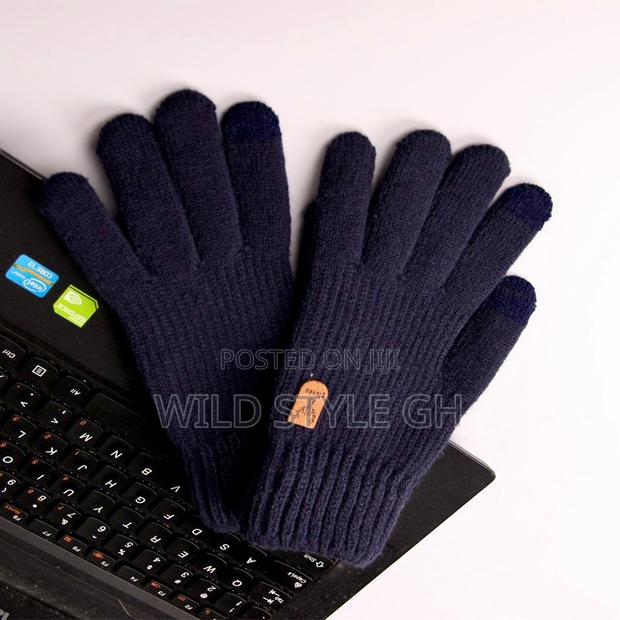 Quality Knitted Winter Gloves · Photo 4