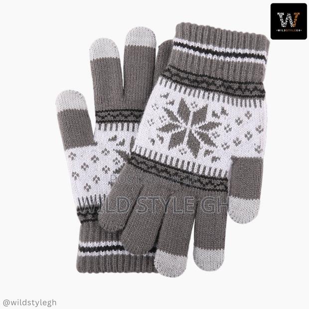 Quality Knitted Winter Gloves · Photo 7