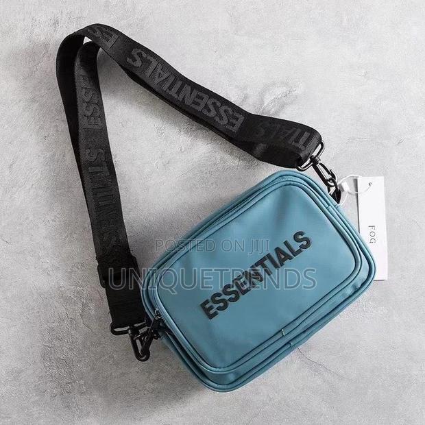 Essentials Side Bags · Photo 3