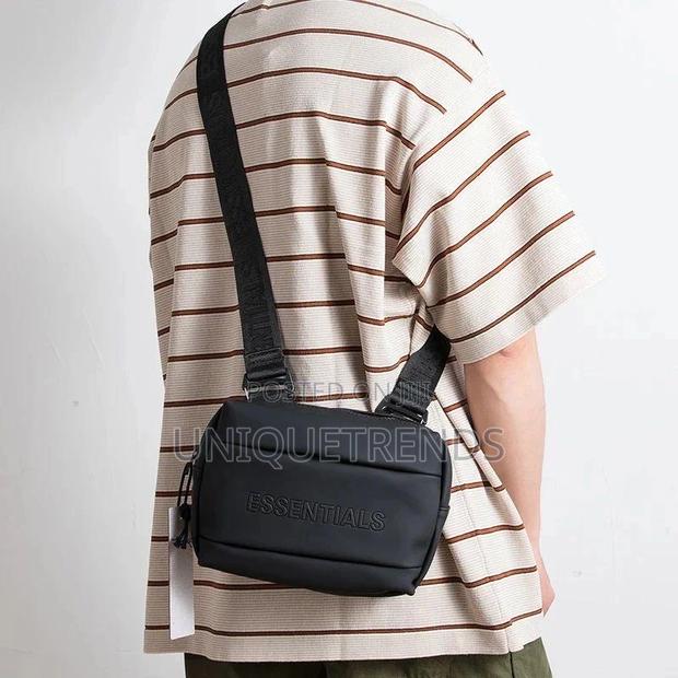 Essentials Side Bags · Photo 7