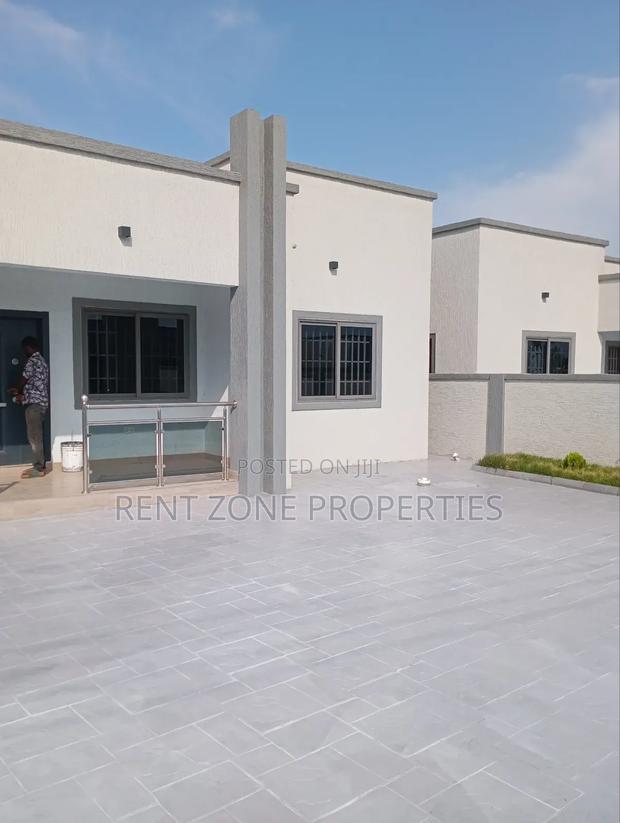 3bdrm Townhouse/Terrace in Rent Zone Properties, Pokuase for sale · Photo 2
