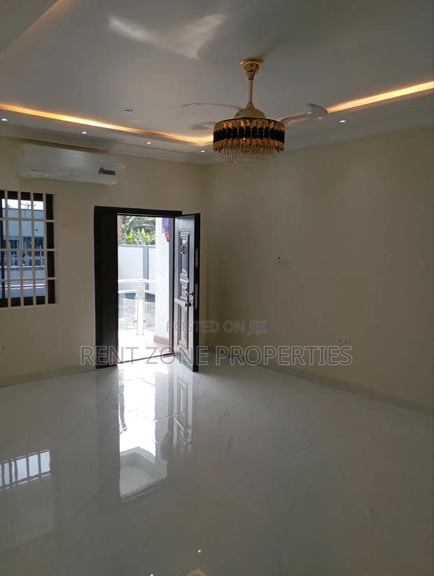 3bdrm Townhouse/Terrace in Rent Zone Properties, Pokuase for sale · Photo 6