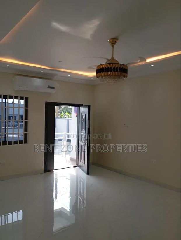 3bdrm Townhouse/Terrace in Rent Zone Properties, Pokuase for sale · Photo 7