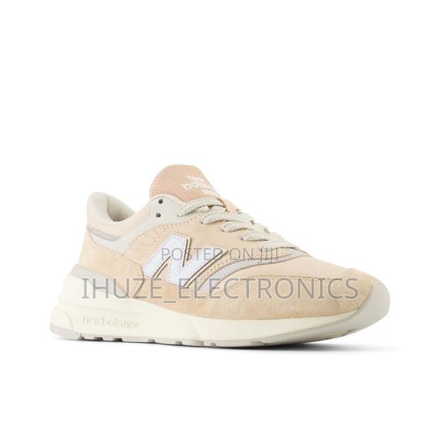 Original New Balance 997r (Us Size 8, Eu 42) · Photo 1