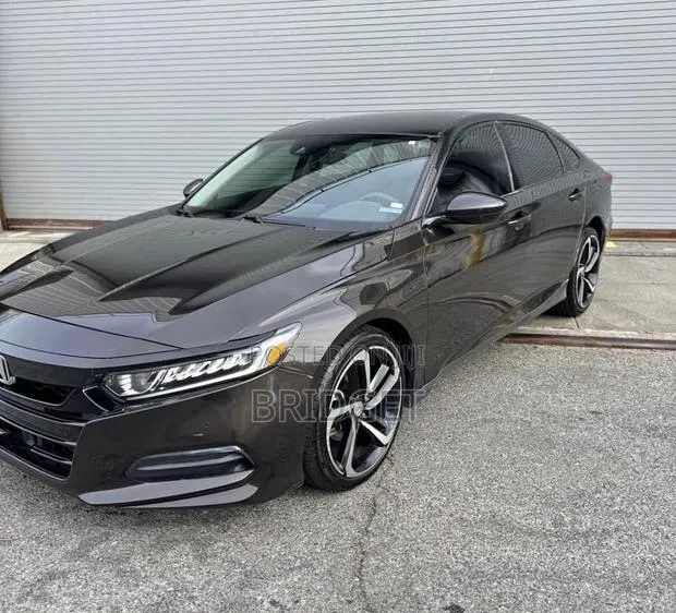 Honda Accord 2018 · Photo 1