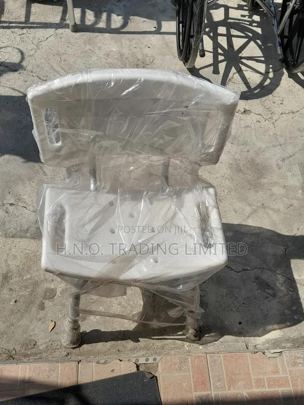 Shower Seat · Photo 1