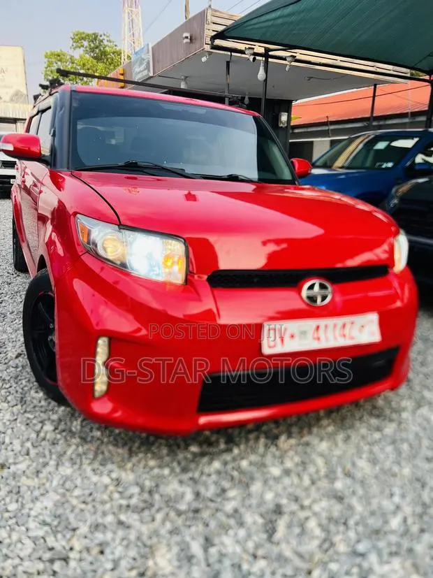 Toyota Sienta 1.5 FWD 2015 Red · Photo 1