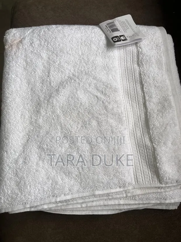 Luxury White Towel · Photo 1