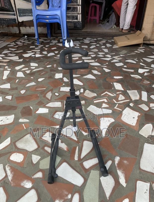 Guitar Stand · Photo 3