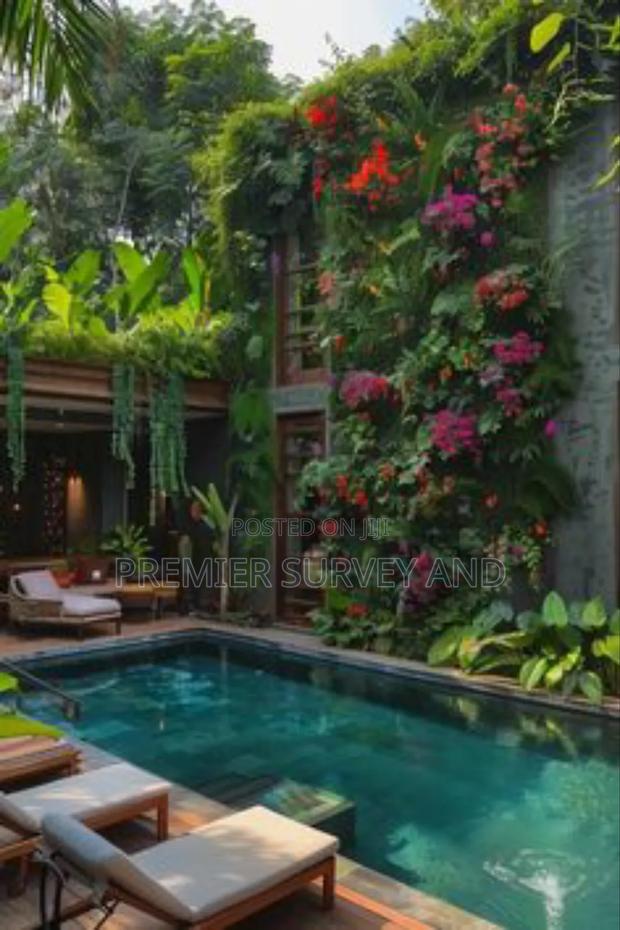 Luxurious Pool Design · Photo 1