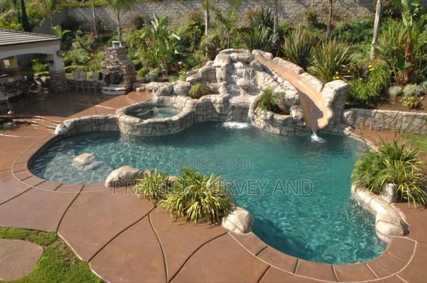Luxurious Pool Design · Photo 3