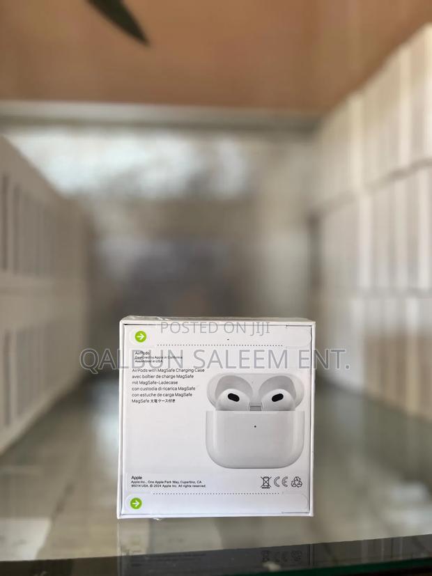 Apple Airpods 3rd Generation With Lightning Charging Case · Photo 2
