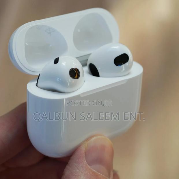 Apple Airpods 3rd Generation With Lightning Charging Case · Photo 3