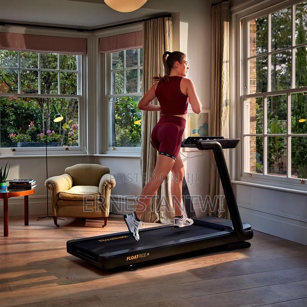 Reebok Floatride Touchscreen Treadmill · Photo 3