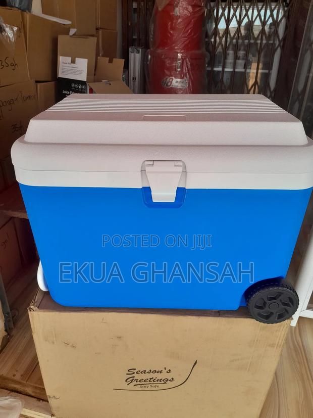 Season's Greetings Ice Chest · Photo 1