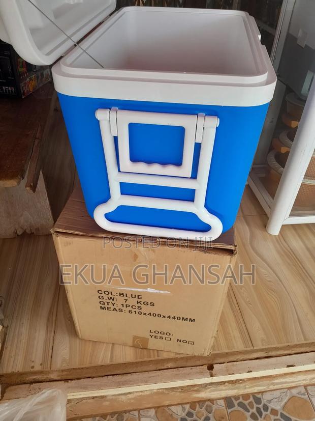 Season's Greetings Ice Chest · Photo 2