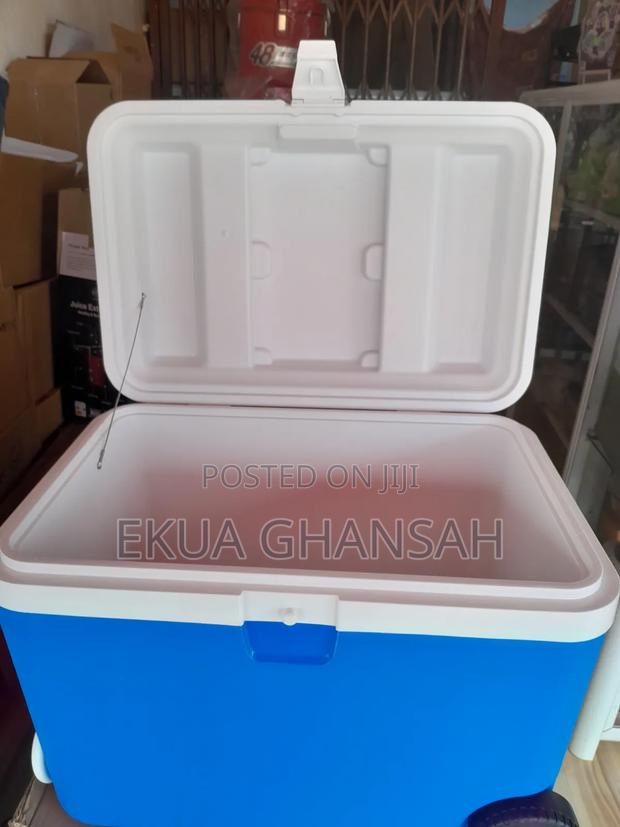 Season's Greetings Ice Chest · Photo 3