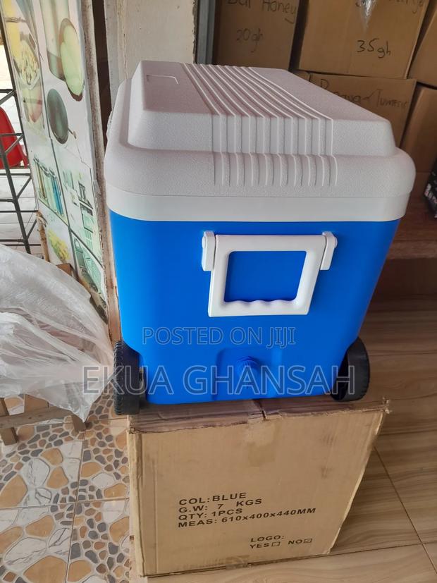 Season's Greetings Ice Chest · Photo 4