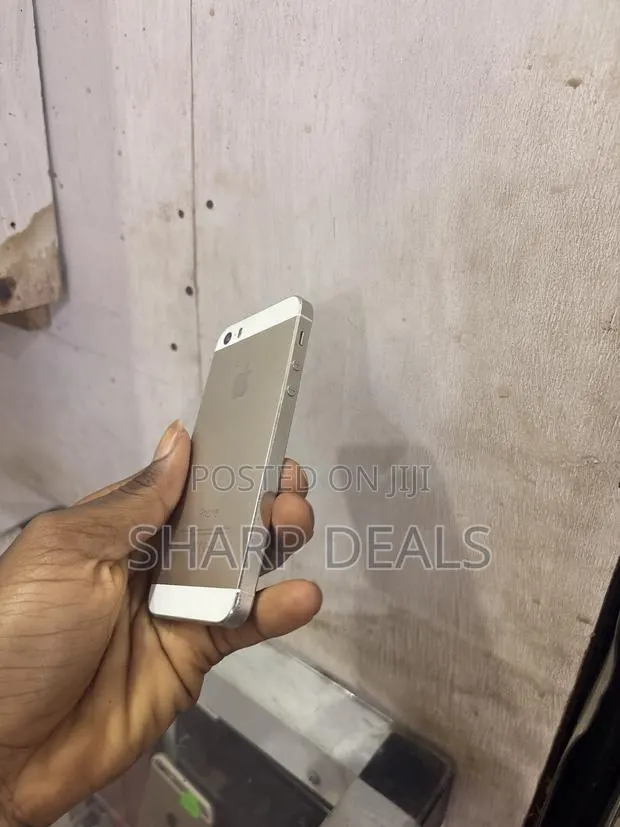 Apple iPhone 5s 32 GB Gold · Photo 1