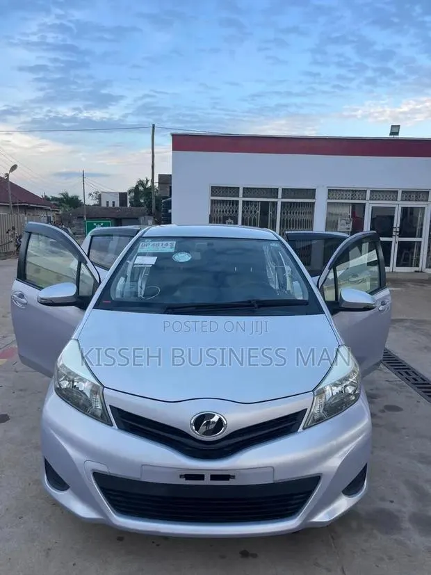 Toyota Vitz 2014 Purple · Photo 1
