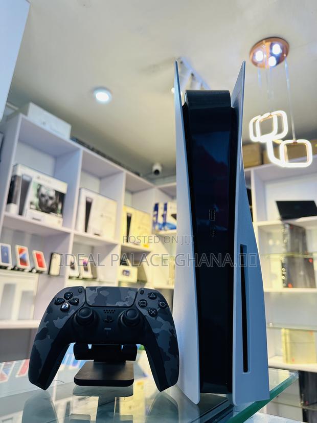 Playstation 5 Standard With Fc25 · Photo 1