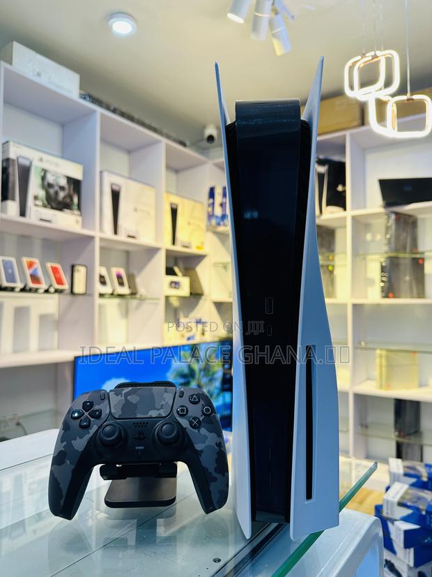 Playstation 5 Standard With Fc25 · Photo 3