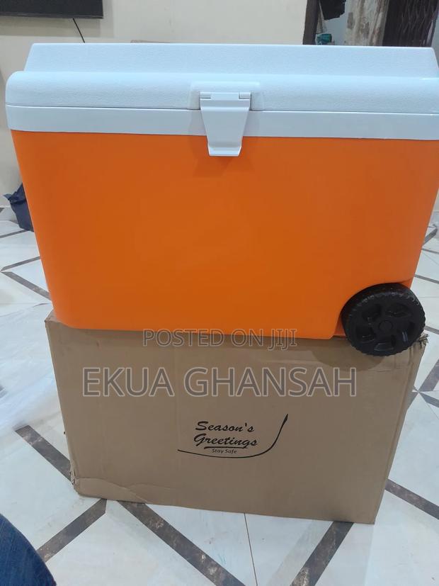 Season's Greetings Ice Chest · Photo 1