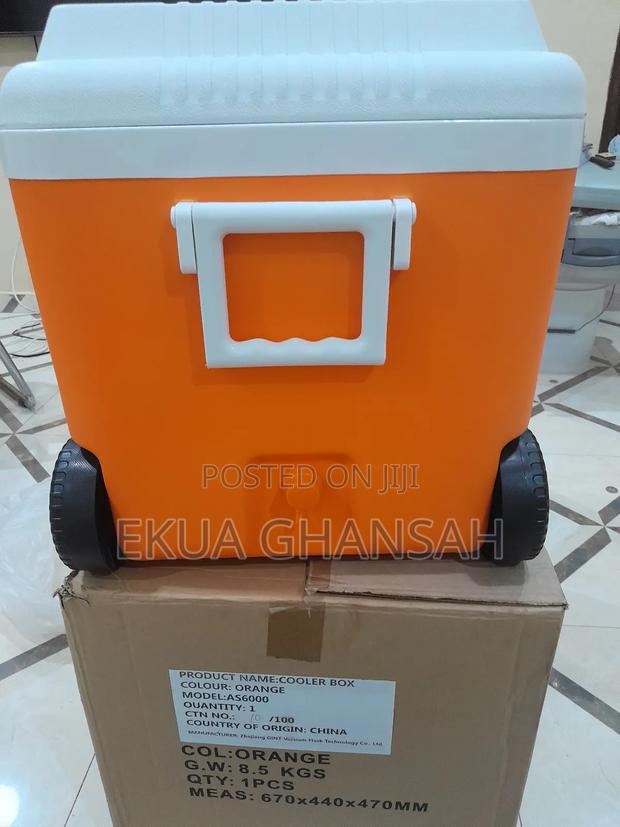Season's Greetings Ice Chest · Photo 4