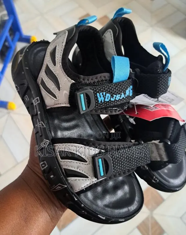 Boys Comfortable Sandals Size 31 · Photo 2