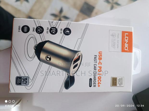 LDNIO 30W Extremely Quick Charge Dual Port Car Charger · Photo 5