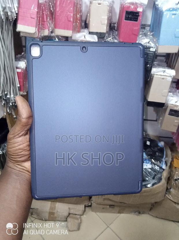 Slim Smart Case for Apple iPads 8th Gen 10.2-Inch Pen Holder · Photo 2