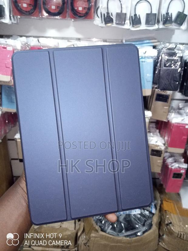 Slim Smart Case for Apple iPads 8th Gen 10.2-Inch Pen Holder · Photo 1