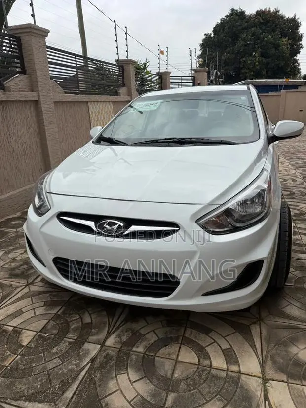 Hyundai Accent SE Sedan 2017 White · Photo 1