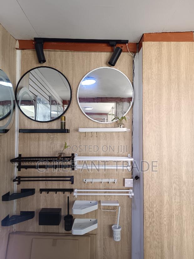Bathroom Accessories White. Delux · Photo 1