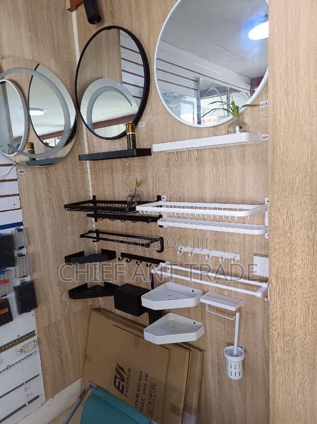 Bathroom Accessories White. Delux · Photo 2