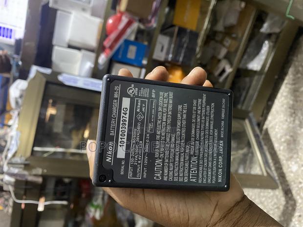 Nikon MH25 Charger · Photo 2