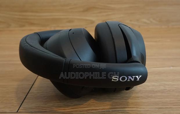 Sony Ult Wear Wireless Noise Canceling Headphones · Photo 4